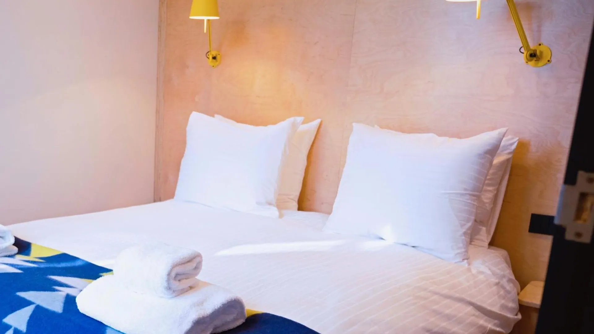 Basecamp Amsterdam Hotel