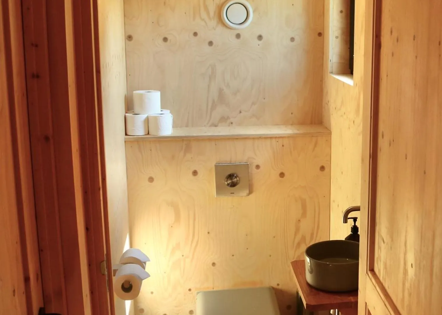 Basecamp Amsterdam Hotel